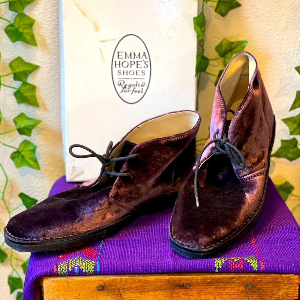 Rare authentic Emma Hope purple velvet shoe